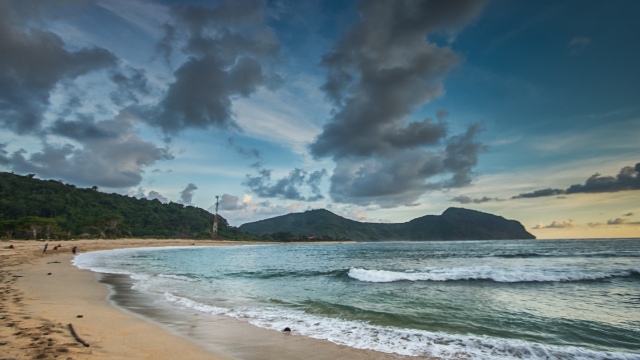 Pesona Pantai Rantung: Surga Ombak Eksotis di Sumbawa